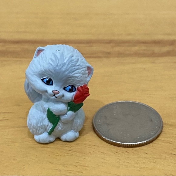 Vintage 1989 Hallmark Bluish Plastic Cat Holding Rose Flower Mini Figurine - Picture 2 of 9